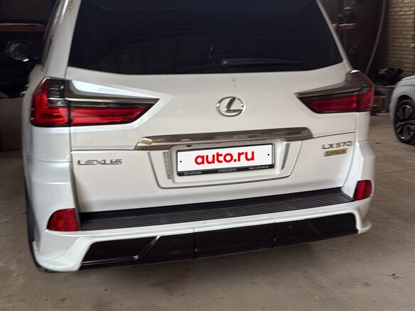 2019 Lexus LX 570 III Рестайлинг 2, белый, 7800000 рублей