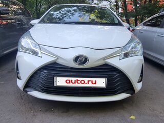 2018 Toyota Vitz III (XP130) Рестайлинг 2, белый, 920000 рублей, вид 1