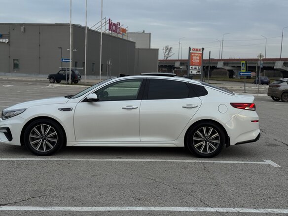 2019 Kia Optima IV Рестайлинг, белый, 1400000 рублей - вид 8