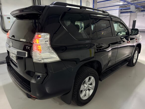 2014 Toyota Land Cruiser Prado 4-speed 150 Series Рестайлинг 1, чёрный, 3000000 рублей - вид 2