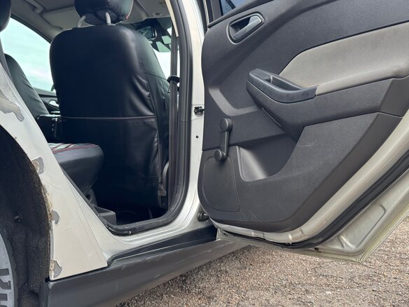2011 Ford Focus III, серебристый, 600000 рублей - вид 16