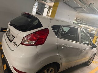 2016 Ford Fiesta Mk6 Рестайлинг, белый, 840000 рублей, вид 4