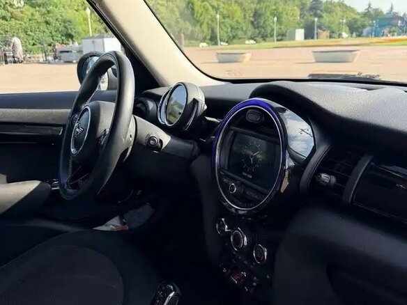 2019 Mini Hatch Cooper III (F55/F56) Рестайлинг, серебристый, 1850000 рублей - вид 6