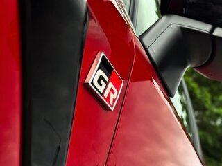 2024 Toyota Corolla GR XII (E210) Рестайлинг, красный, 3250000 рублей, вид 2