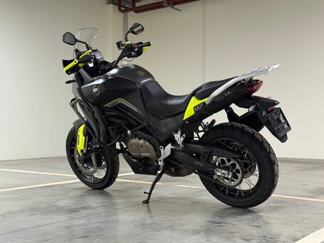 2025 QJMotor SVT 650 X, чёрный, 570000 рублей, вид 4
