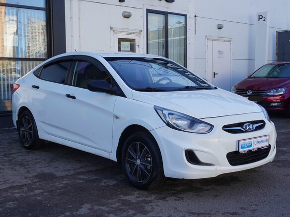 2013 Hyundai Solaris I, белый, 595000 рублей - вид 2