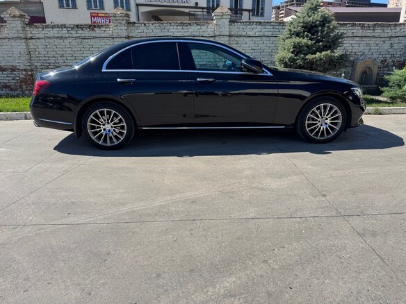 2016 Mercedes-Benz E-Класс 200 V (W213, S213, C238), чёрный, 2800000 рублей - вид 4
