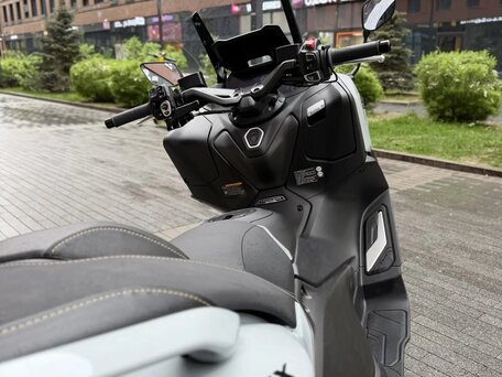 2025 Yamaha TMAX, серый, 1650000 рублей, вид 5