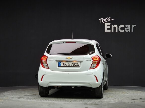 2022 Chevrolet Spark IV Рестайлинг, белый - вид 2