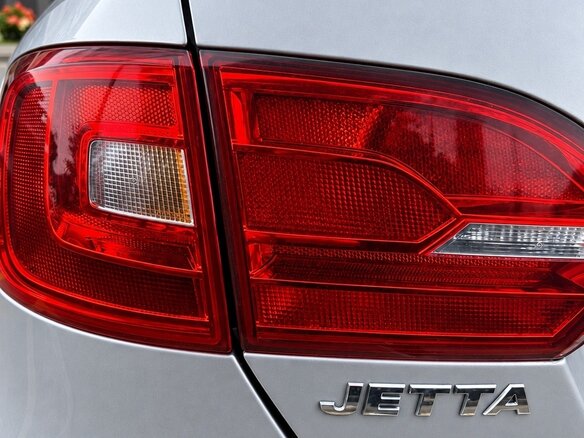 2012 Volkswagen Jetta VI, серебристый, 1395000 рублей - вид 10