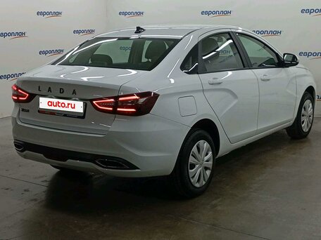 2024 Lada (ВАЗ) Vesta I Рестайлинг (NG), белый, 1089000 рублей, вид 3