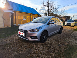 2017 Hyundai Solaris II, серебристый, 990000 рублей, вид 1