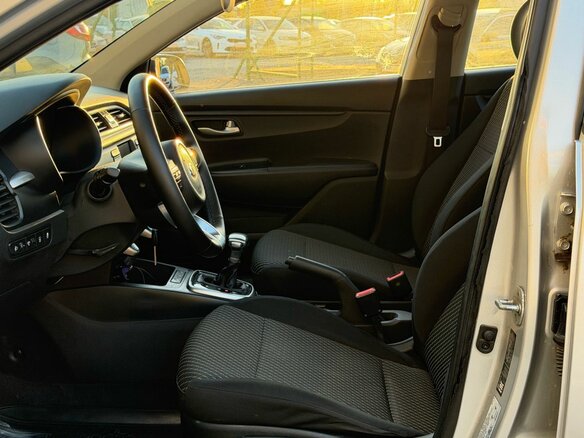 2017 Kia Rio IV, серебристый - вид 7