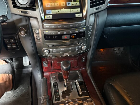 2011 Lexus LX 570 III, чёрный, 3050000 рублей - вид 18