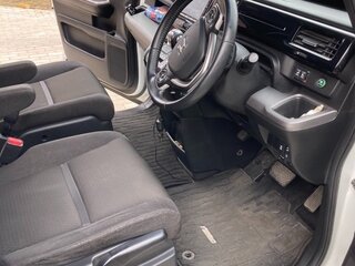 2020 Honda Stepwgn Spada V Рестайлинг, белый, 1900000 рублей, вид 4