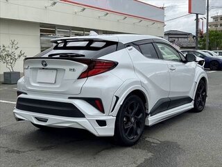 2022 Toyota C-HR I Рестайлинг, белый, 1618000 рублей, вид 5