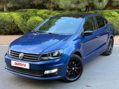 2018 Volkswagen Polo V Рестайлинг, синий, 1400000 рублей, вид 1