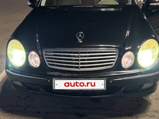 2004 Mercedes-Benz E-Класс 320 III (W211, S211), чёрный, 700000 рублей, вид 2