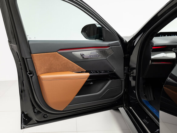 2026 BMW 7 серии 740 xDrive VII (G70) Рестайлинг, чёрный, 26290000 рублей - вид 7