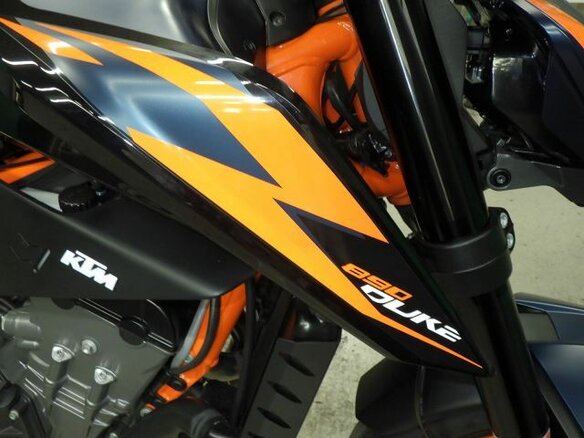 2022 KTM 890 Duke R, чёрный, 800000 рублей - вид 7