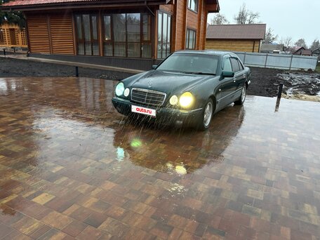 1998 Mercedes-Benz E-Класс 320 II (W210, S210), зелёный, 790000 рублей, вид 3