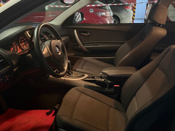 2011 BMW 1 серии 116i I (E81/E82/E87/E88) Рестайлинг, белый, 900000 рублей - вид 6