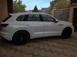 2018 Volkswagen Touareg III, белый, 5500000 рублей, вид 1