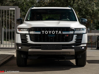 2024 Toyota Land Cruiser 300 Series, белый, 13590000 рублей, вид 2