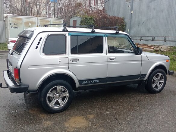 2013 Lada (ВАЗ) 2131 (4x4) 213105 I, серебристый, 700000 рублей - вид 3