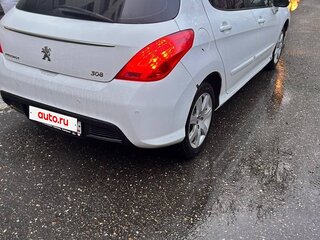 2011 Peugeot 308 I Рестайлинг, белый, 550000 рублей, вид 3