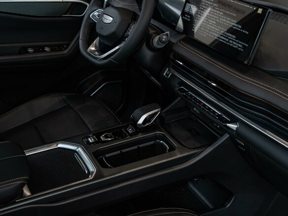 2026 Geely Okavango I Рестайлинг, серый, 4085990 рублей - вид 14
