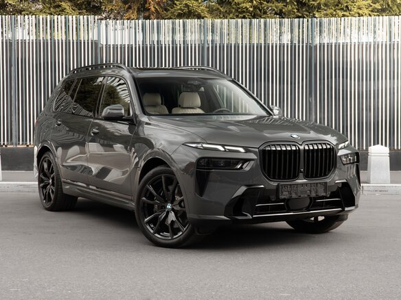2025 BMW X7 40d I (G07) Рестайлинг, серый