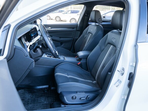 2024 Volkswagen Golf VIII, белый - вид 11