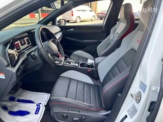 2023 Volkswagen Golf VIII, белый, 2141000 рублей, вид 5