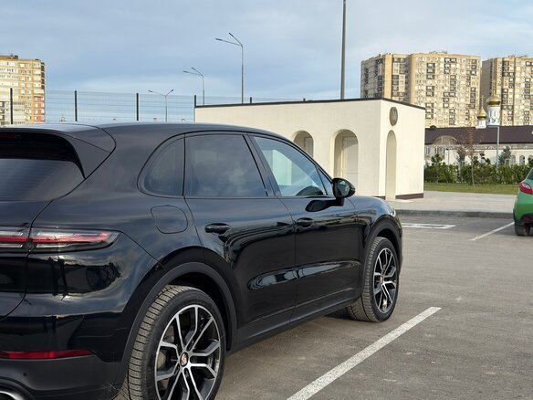 2019 Porsche Cayenne III, чёрный, 5900000 рублей - вид 4