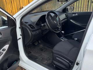 2015 Hyundai Solaris I Рестайлинг, белый, 750000 рублей, вид 4