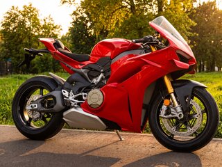 2025 Ducati Panigale V4, красный, 3600000 рублей, вид 3