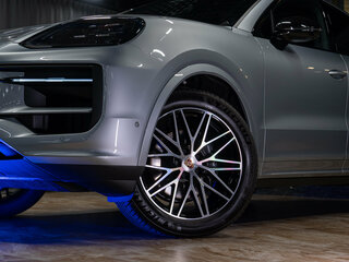 2026 Porsche Cayenne Coupé III Рестайлинг, серебристый, 18650000 рублей, вид 5