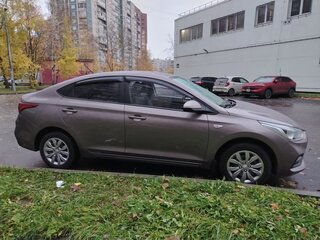 2019 Hyundai Solaris II, коричневый, 1350000 рублей, вид 2