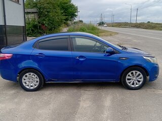 2013 Kia Rio III, синий, 350000 рублей, вид 3