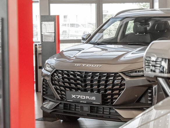 2026 Jetour X70+ I Рестайлинг, серый, 3099000 рублей