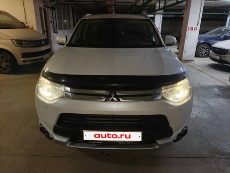 2014 Mitsubishi Outlander III, белый, 1850000 рублей, вид 3