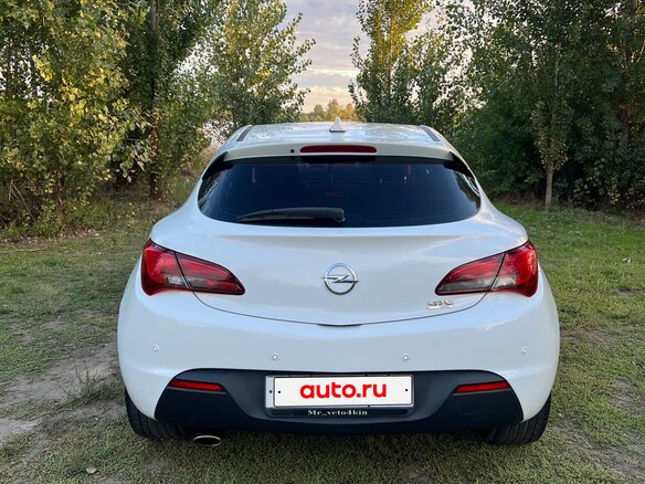 2012 Opel Astra GTC J Рестайлинг, белый, 890000 рублей - вид 3