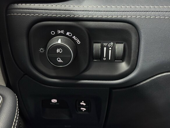 2023 Ram 1500 Crew Cab eTorque V, белый, 9990000 рублей - вид 19
