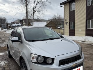 2013 Chevrolet Aveo II, серебристый, 600000 рублей, вид 1