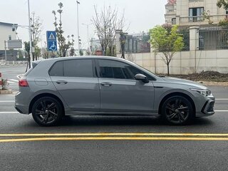 2021 Volkswagen Golf VIII, серый, 1878000 рублей, вид 4