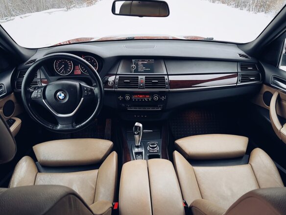 2010 BMW X5 30i II (E70), красный, 1750000 рублей - вид 12