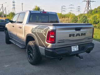 2024 Ram 1500 Quad Cab V Рестайлинг, серый, 7600000 рублей, вид 3