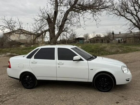2014 Lada (ВАЗ) Priora I Рестайлинг, белый, 690000 рублей - вид 4