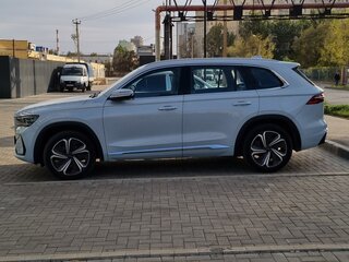 2022 Geely Monjaro (Xingyue L) Hi-P I, белый, 3000000 рублей, вид 3